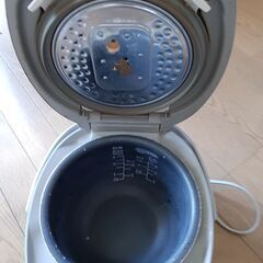 炊飯器　サンヨー　ＥＣＪＨＺ１０　5.5合炊き　蒸し板付きの画像