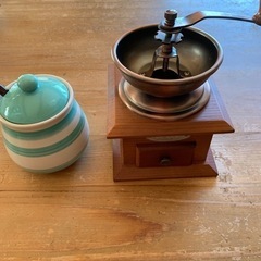 取引中　大皿、コーヒーミルの画像