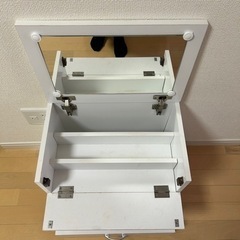 ドレッサー　鏡付きの画像