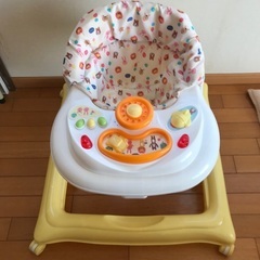 購入者決定しました　　バースデー　フタフタ歩行器の画像