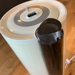 加湿器(一部破損あり)の画像