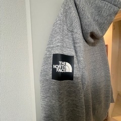 ノースフェイス スクエアロゴスウェットパーカーグレーXXLサイズの画像