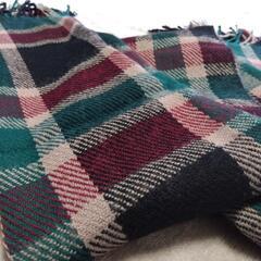 チェック柄のストールの画像
