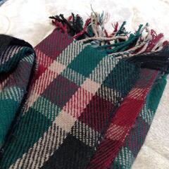 チェック柄のストールの画像