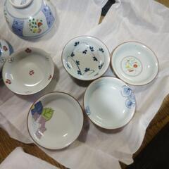 お茶碗と小皿セットの画像