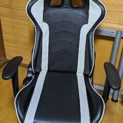 【取引中】ゲーミングチェア【問合せ不可】