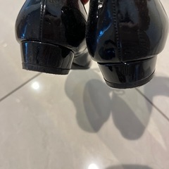 バレエシューズ黒エナメル調の画像