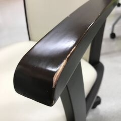 キャスター付アームチェア、木枠背座レザー張りの画像
