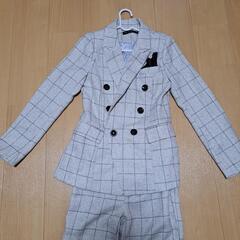 レディーススーツの画像