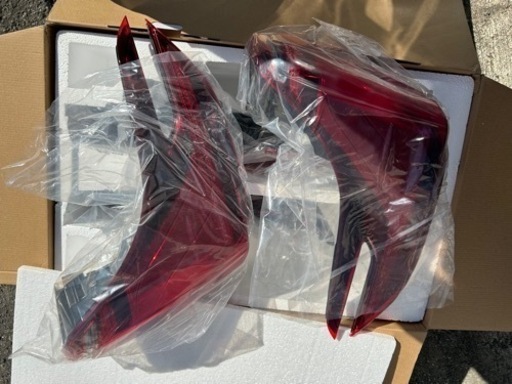 アルファード30後期　SCパッケージ　純正テールランプ　シーケンシャル　新車外し