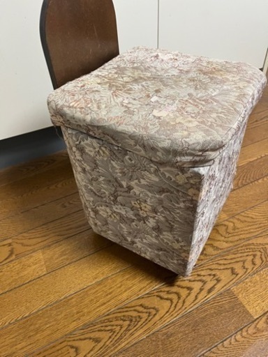 椅子　1000円