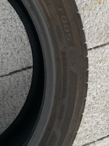 ブリヂストン　　255/40R20