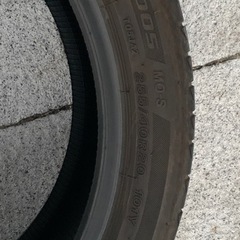 ブリヂストン　　255/40R20の画像