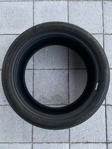 ブリヂストン　　255/40R20