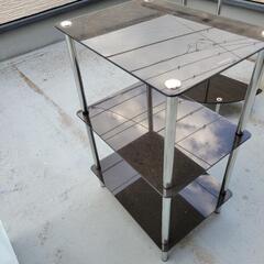 サイドテーブルか棚の画像