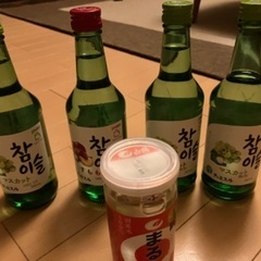 チャミスルマスカット3本、すもも1本、白鶴まる1本の画像