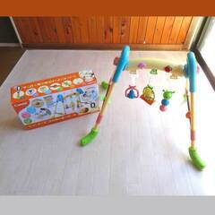 ベビージム Combi「光ってメロディ 森のおあそびジム」の画像