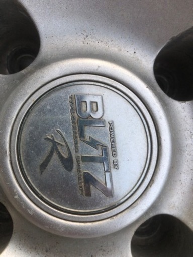 スポーツ車のアルミホイル