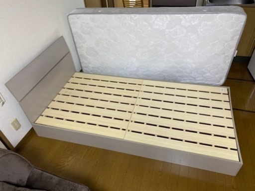 配送可　シングルベッド　マットレス付き
