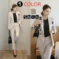 レディーススーツの画像