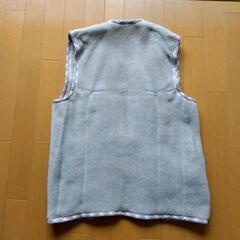 モコモコ袖なしの画像