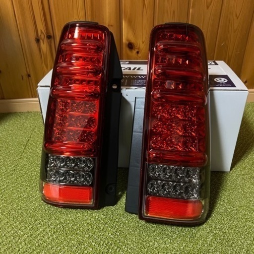 23ジムニーオーナー如何ですか？再値下げさせていただきます。美品、ほぼ未使用‼️ジムニーJB23  エムブロ サンダーLEDテール  シーケンシャル