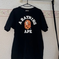 A BATHING APE  BapeTシャツ 黒 赤ファイア Mの画像