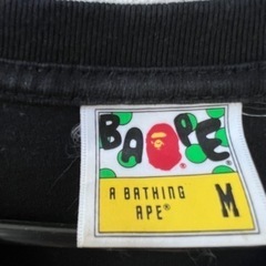A BATHING APE  BapeTシャツ 黒 赤ファイア Mの画像