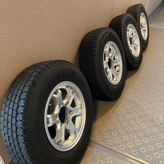 ハイエース　ヨコハマスタッドレス　キラーフォースアルミホイール