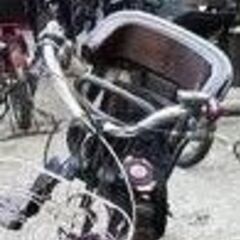 153🔵２０インチ、３人乗り、２人乗り、前かご、後チャイルドシート、子供乗せ、電動自転車  🌕️オプション無料。後ろチャイルドシートをかごに変更して２人乗りに変更も可能です。　  🌕️先着１個のみ無料。エクストラ・前チャイルドシートを付けると、３人乗りに変更も可能。  🔵土日もお子様と土足のままご試乗可能です。いろいろな種類のご試乗可能です。  🔴バッテリーは、新品の９０％以上の性能を保持してコンディション良好です。  🟢１回の充電で３０ｋｍ以上の走行が可能です。山手線を１周するくらいの距離走の画像