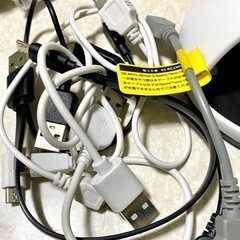 携帯便利グッズ＆USB台形型配線数本、iPhoneの線の画像