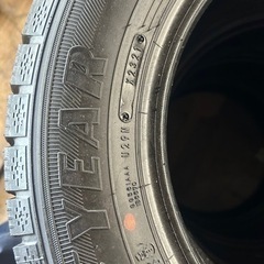 195/65/15 スタッドレスタイヤ、ほぼ新品状態、交換工賃コミコミ、アマントレーディング株式会社の画像