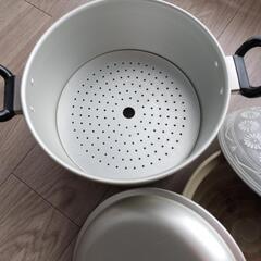 オマケの両手鍋付き☆説明文見てね☆『中古』蒸し物もできる深鍋＆土鍋セットの画像