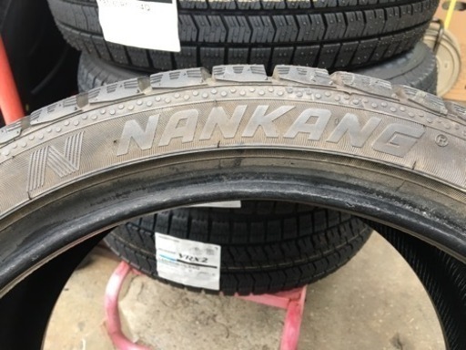 【中古】ナンカン製　スタッドレスタイヤ　255/35r18×2本のみ