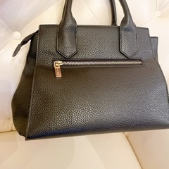 美品　黒　ハンドバッグ　合皮　革　フリンジ　ブラック　ゴールド　130の画像