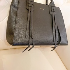 美品　黒　ハンドバッグ　合皮　革　フリンジ　ブラック　ゴールド　130の画像