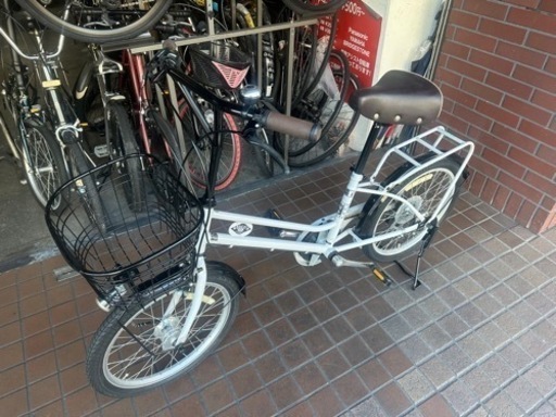 ★美品★20インチ　外装6段変速　ledオートライト　カゴ　キャリア付き　両立スタンド