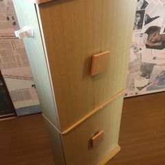 収納棚　CD.DVDに使用してました、