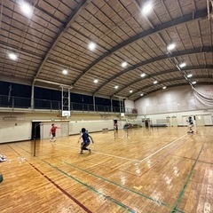 一緒にバドミントンしませんか？楽しくやりましょー