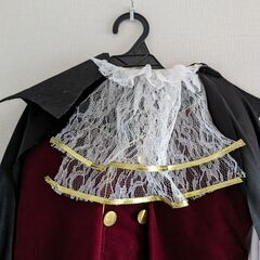 ハロウィン・コスプレ２着〈探偵 シャーロックホームズ風 コート・ヴァンパイアコスチューム 　サイズ110～120 〉 の画像