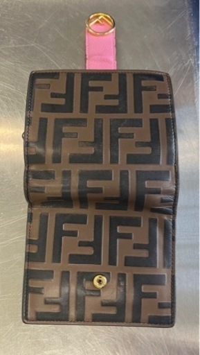 FENDIの財布売ります。