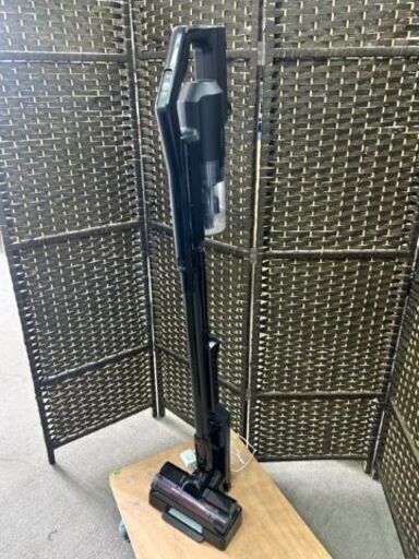 極美品　2023年製　アイリスオーヤマ　充電式サイクロンスティッククリーナー　SCD-R1P-B■