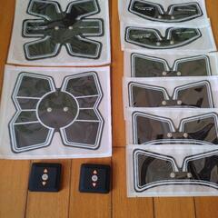 EMS 腹筋ベルト　リモコン2個・未使用パッド8枚（11/5まで）