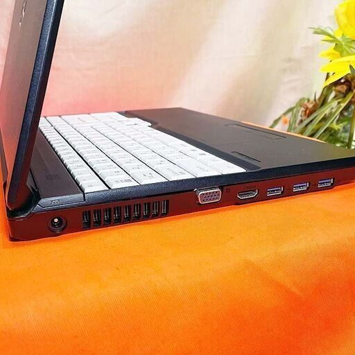 ☆15.6インチ　大画面！富士通ノート☆テンキーつき☆ 製造番号：R8102079