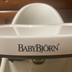 ベビービョルン テーブル付きチェアの画像