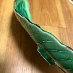 オシャレ 葉っぱ柄のプレート お皿の画像