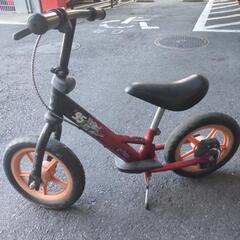 ストライダーのようなペダルなし自転車の画像