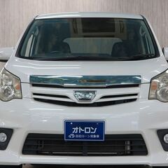 【乗り降りのしやすい車！！】　内装や外装も人気です。
