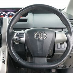 【乗り降りのしやすい車！！】　内装や外装も人気です。の画像