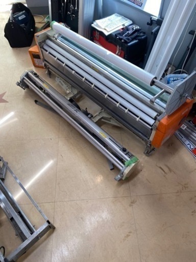 極東　簡易自動壁紙糊付機